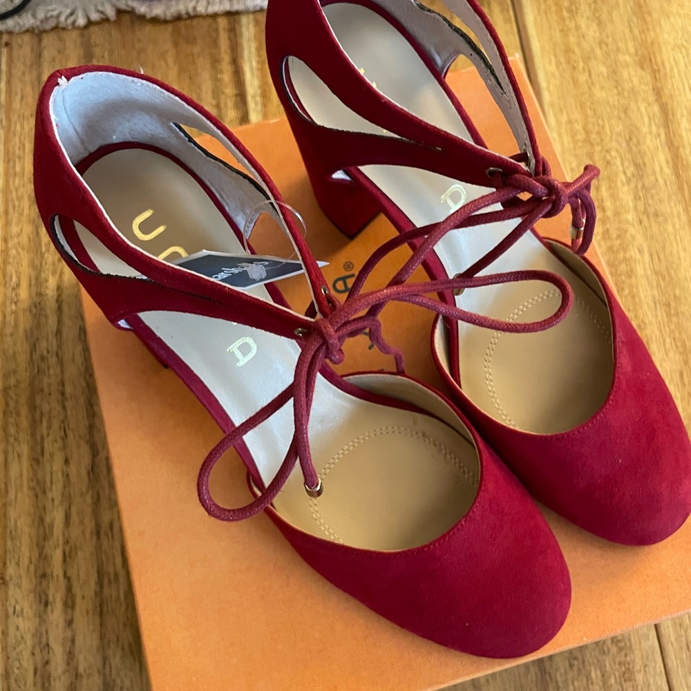 Unisa Kayla Medium Red Heels Size 8.5 - Picture 7 of 7
